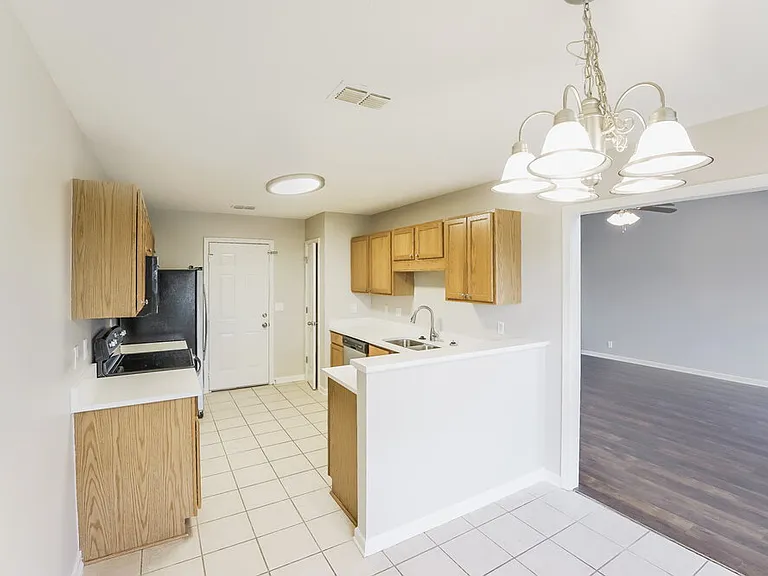 1547 Saint Andrews Dr — Photo 6