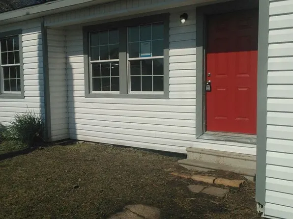 1026 W 5th St, Freeport, TX 77541