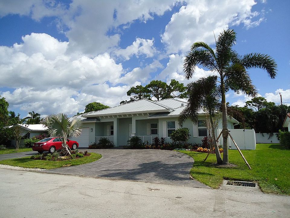 1st image of 900 SE 11th Ave