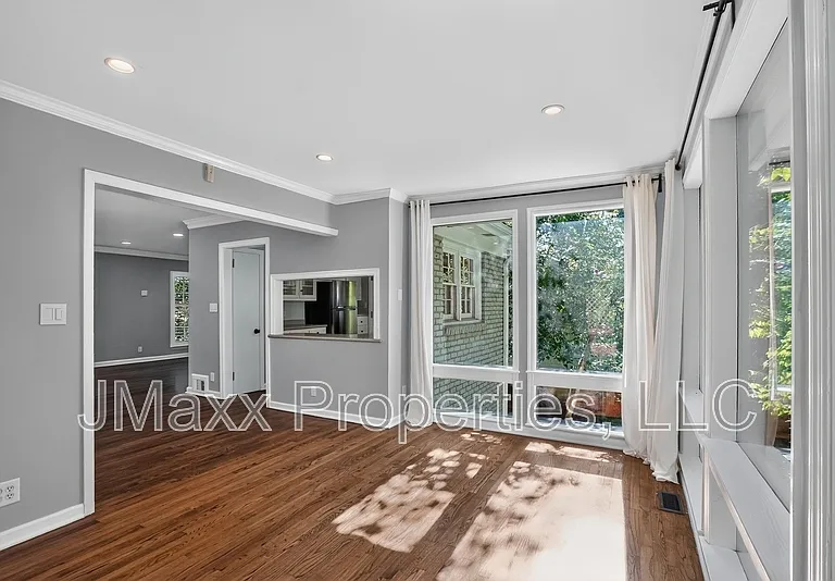 807 Cardova Dr NE — Photo 6