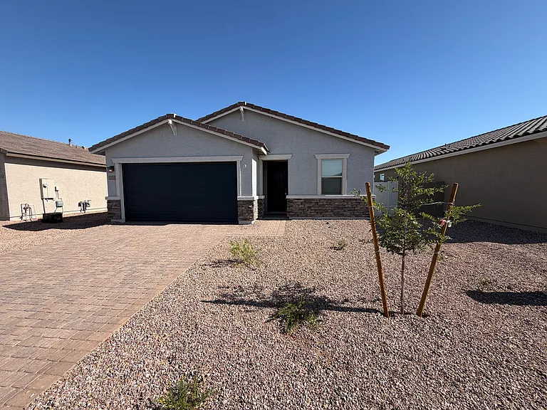 4158 W Erik Ln — Photo 1