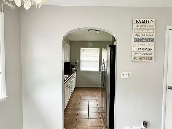 Dinning area to the kitchen