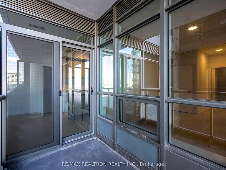 30 Upper Mall Way #A-620 — Photo 24