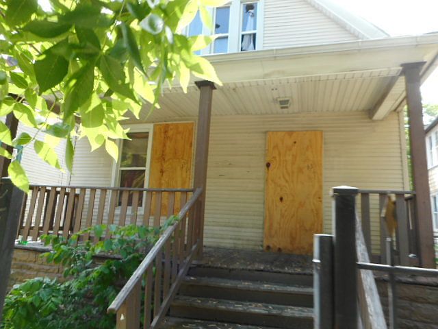 2nd image of 726 N Leclaire Ave