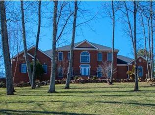 9701 Mountain Lake Dr, Ooltewah, TN 37363