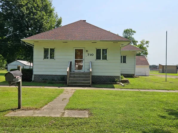 710 S 6th St, Marysville, KS 66508