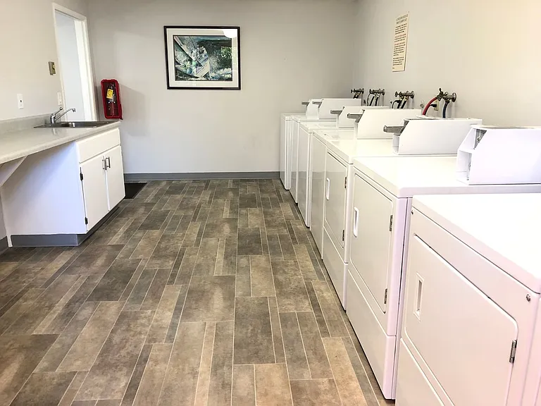 Sussex Village Apartments — Photo 31