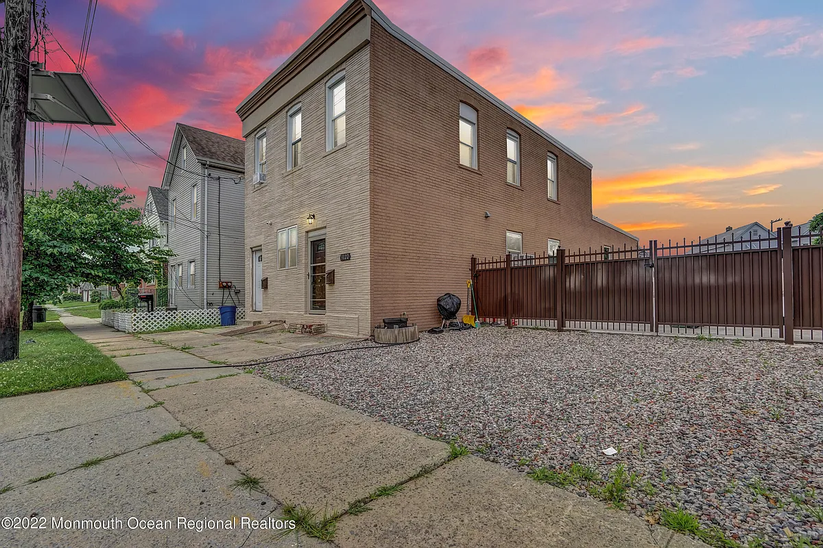 Building Photo - 3022 S Wood Ave #1