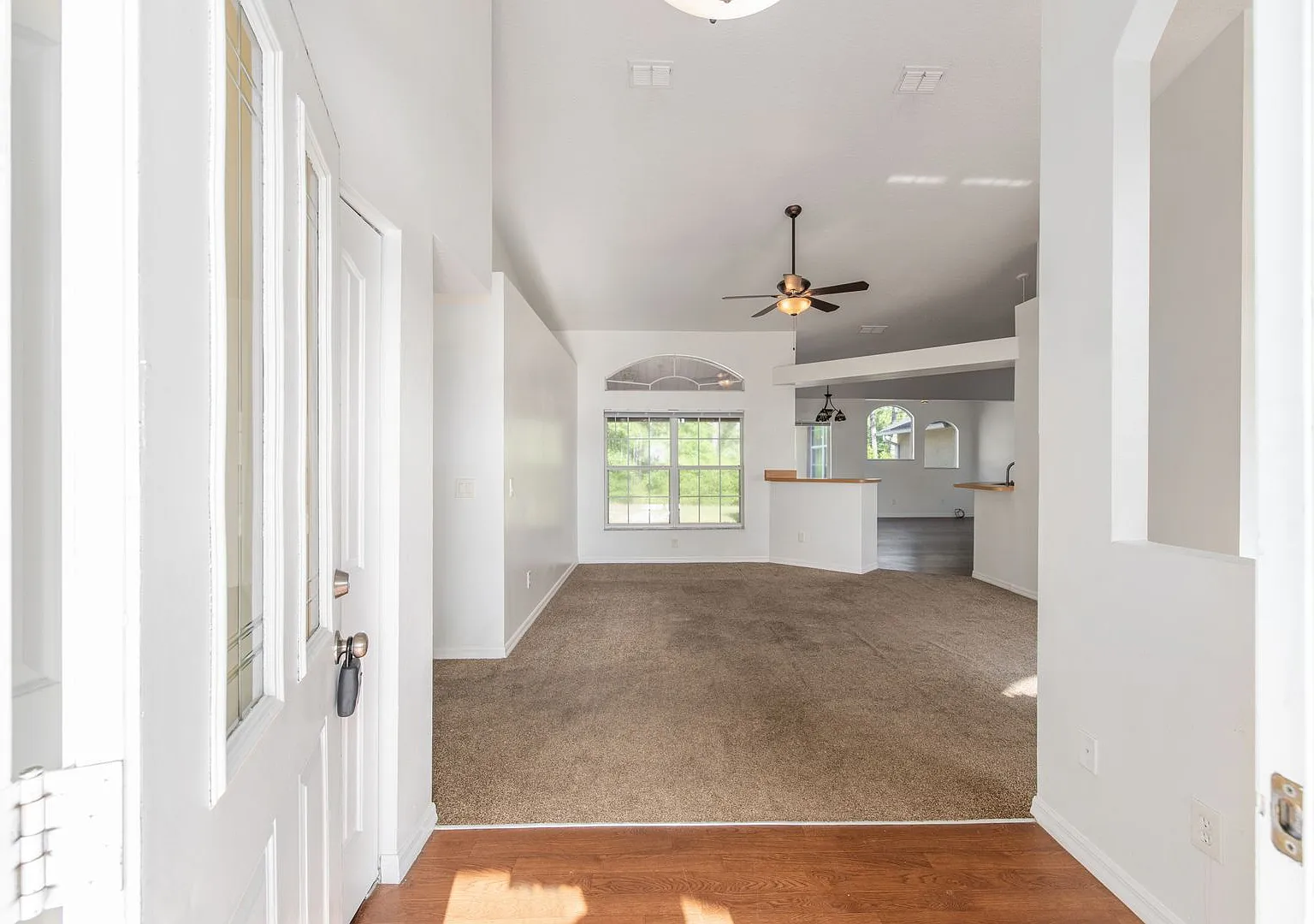 Spacious 4-Bedroom Home on a Peaceful Homesite in Dunnellon — Photo 4