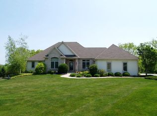 W292N4188 Prairie Wind Cir S, Pewaukee, WI 53072