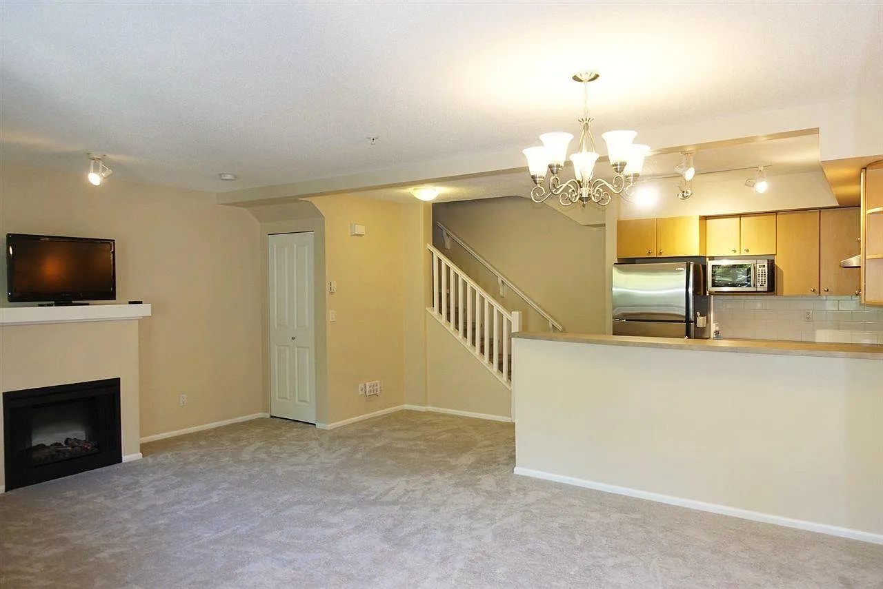 2 bed, 912 sqft, $2,600 — Photo 3