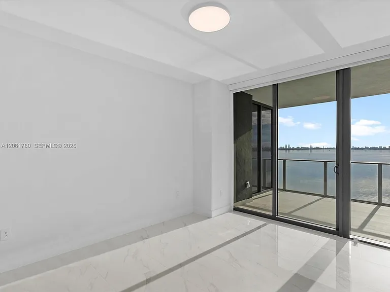 700 NE 24th St #503 — Photo 14