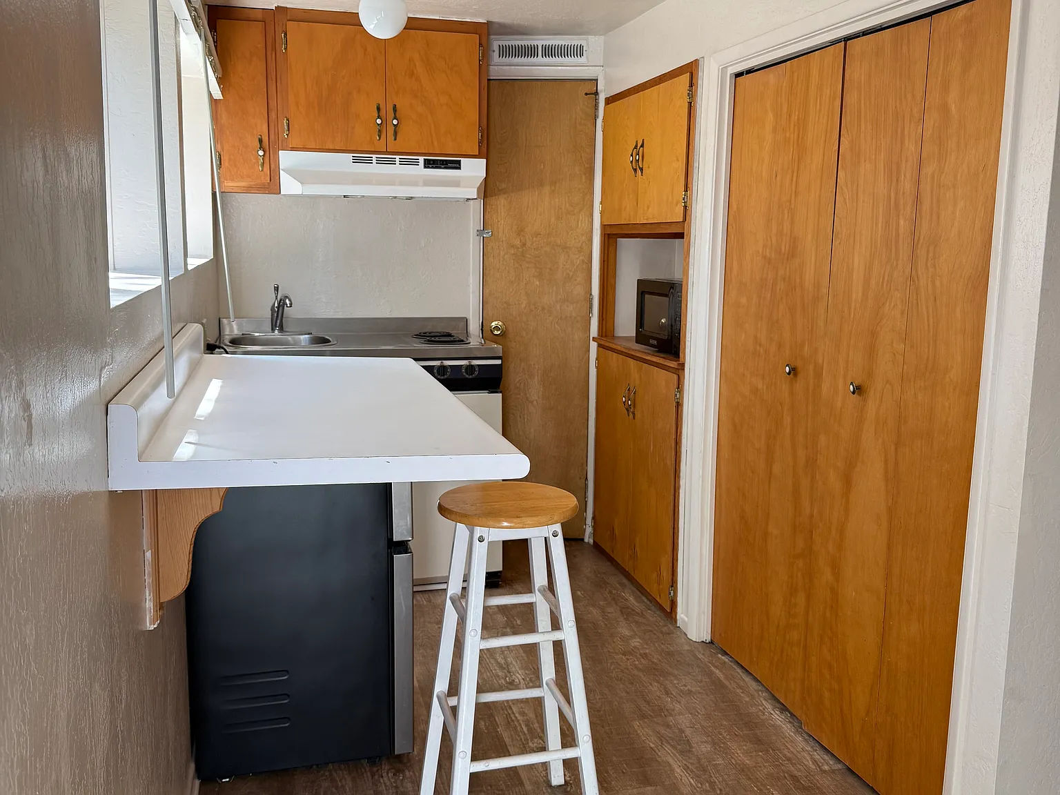 Studio, 350 sqft, $995 — Photo 2