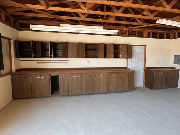 3rd image of 1557 E Laguna Road