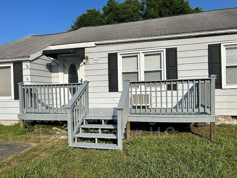 2 bed, 1.0 bath, 957 sqft, $1,425 — Photo 2