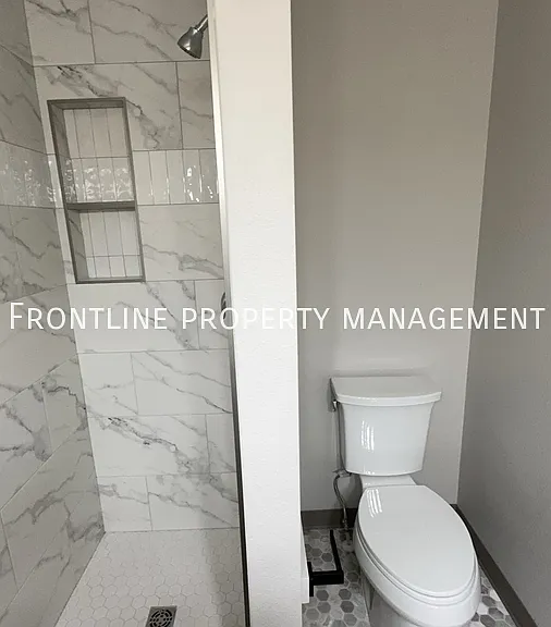 1307 Willow Creek Dr — Photo 9