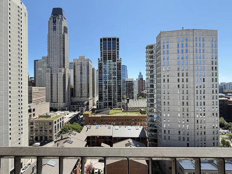 1030 N State St #K21 — Photo 15