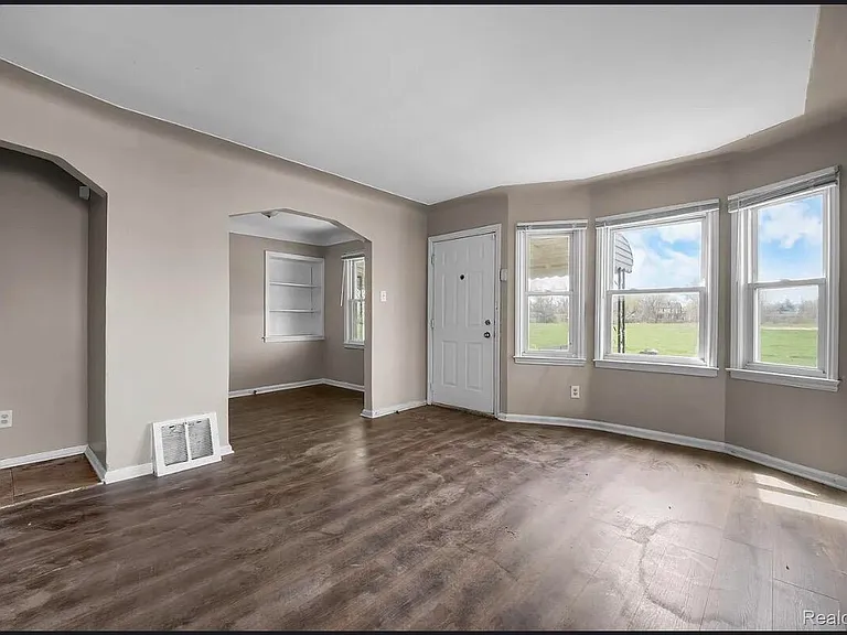 4049 Williams St — Photo 3