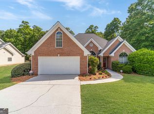 2111 Vintage Oaks Dr, Loganville, GA 30052