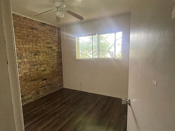 2nd image of 970 W Berry St #10