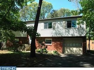 1113 Hollybourne Ln, Hainesport, NJ 08036