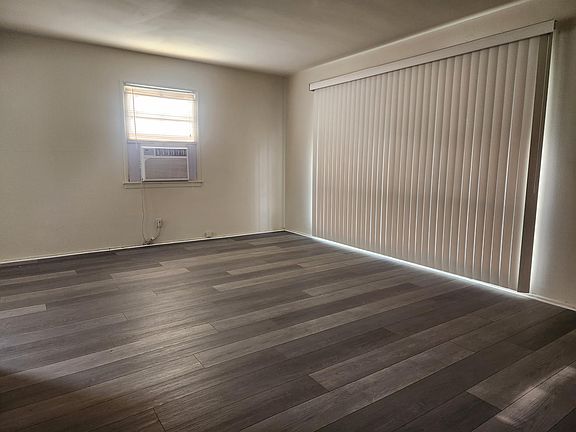 3rd image of 834 W Huntington Dr APT 12