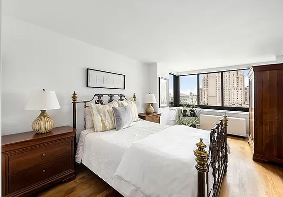 4th image of 515 E 72nd St APT 23F