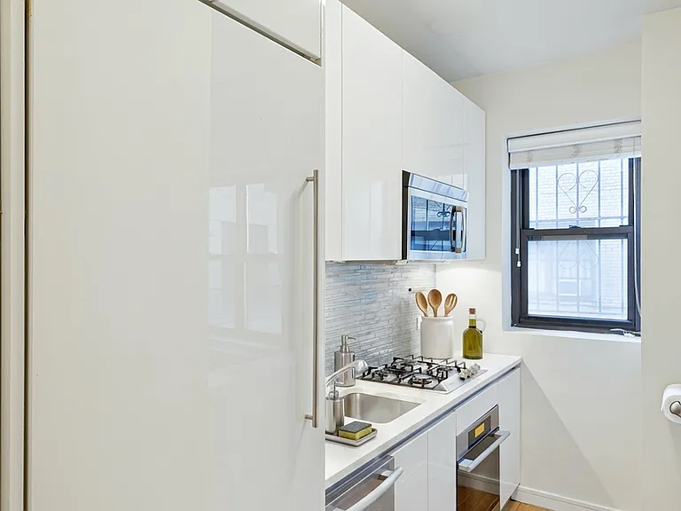 230 Riverside Dr #1B — Photo 10