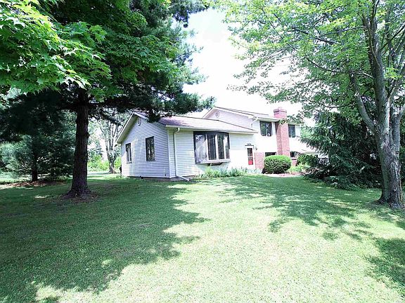 2nd image of 1424 N Hill Dr