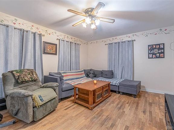 3rd image of 9 Ivester Ln