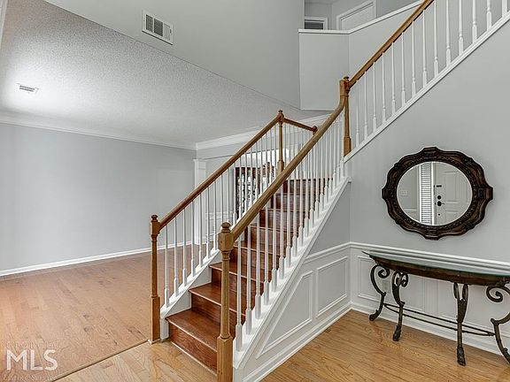 3rd image of 523 Keeneland Ave