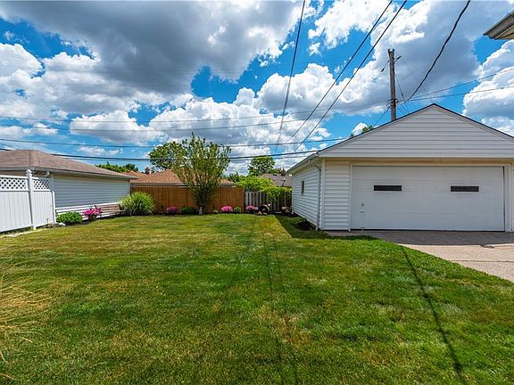 3rd image of 4221 Dawncliff Dr