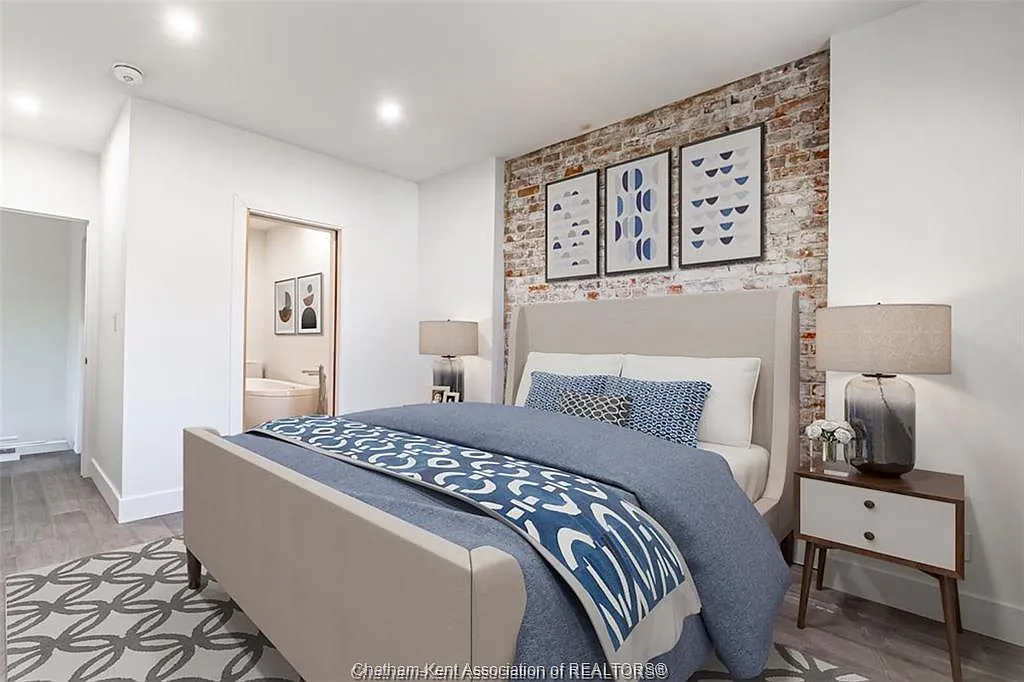 2 bed, 1.0 bath, $1,950 — Photo 3