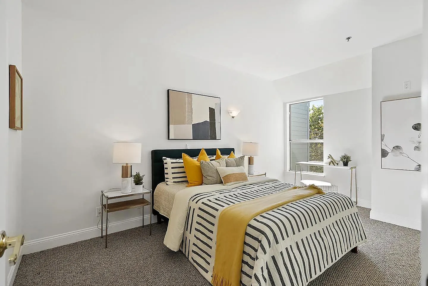 411 Park Ave — Photo 4