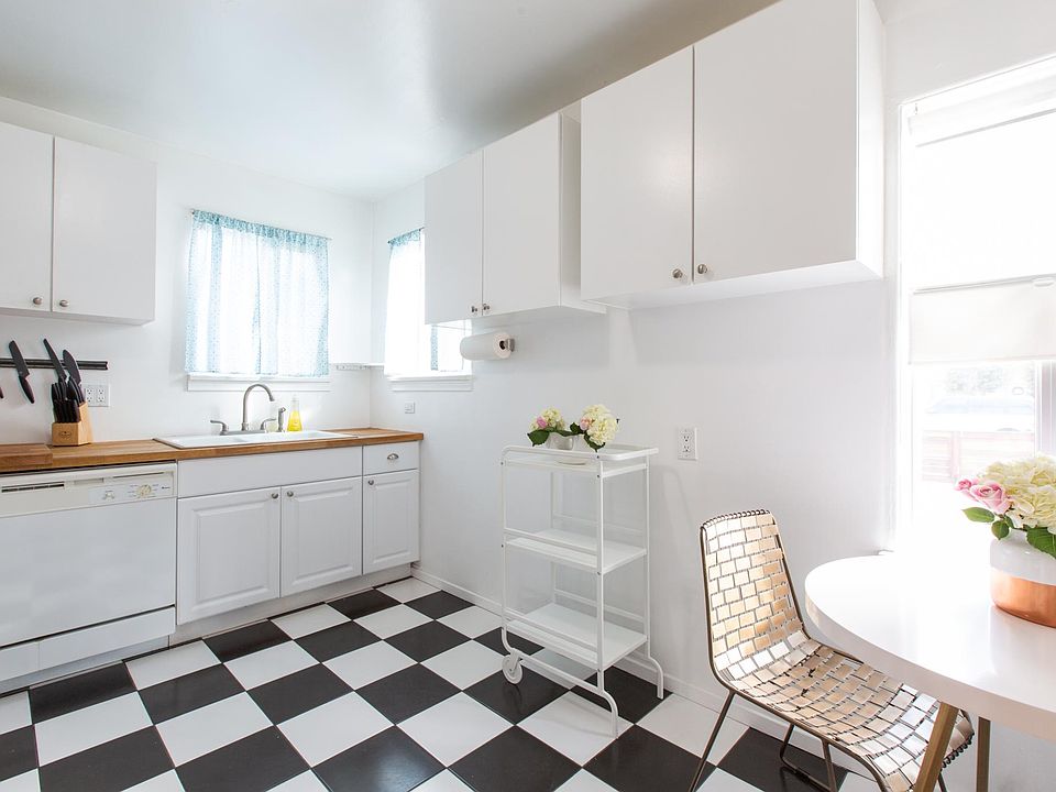 Enjoy your breakfast in this bright sunny eat in kitchen.