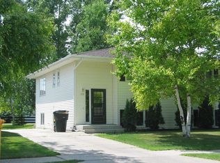 818 Great Plains Ct, Grand Forks, ND 58201