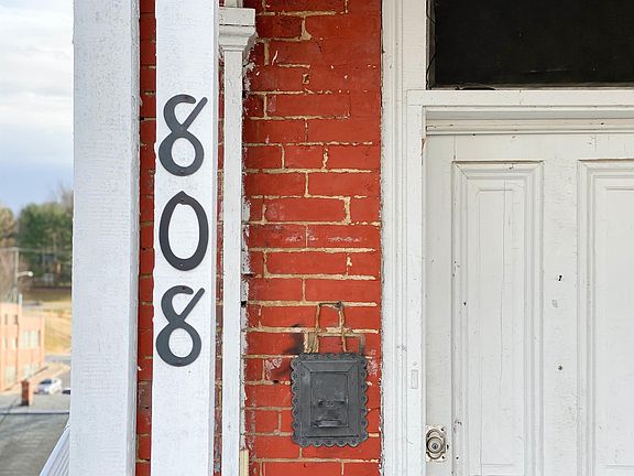 3rd image of 808 Maple St
