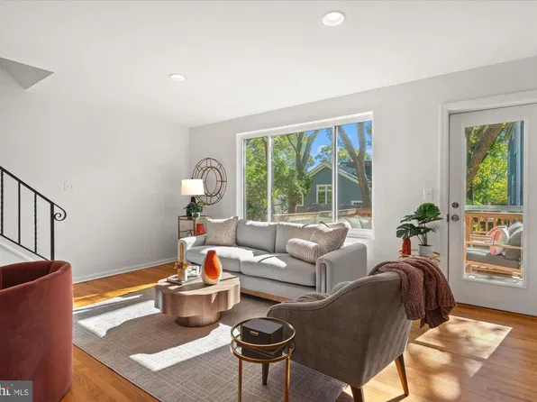 14 Ancell St, Alexandria, VA 22305