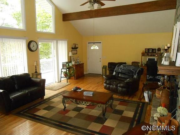 5th image of 293 Minerva Dr