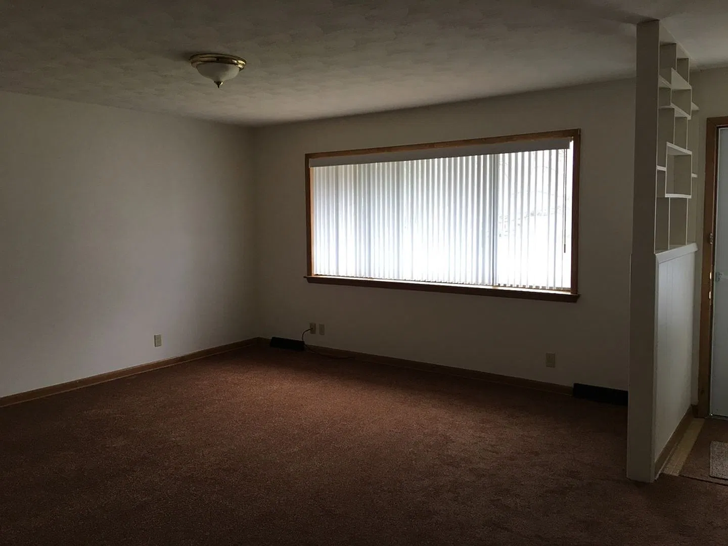 Conveniently located 2 Bedroom, 1 bath, 1 car garage duplex — Photo 2