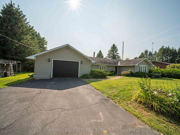 3rd image of 1543 Gagnon Rd