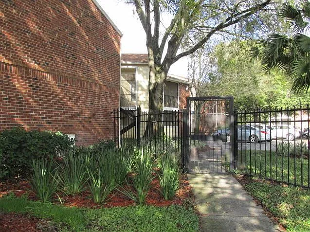 Meridian Apartments — Photo 14