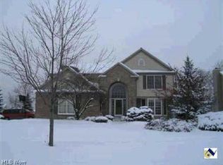 19526 Elm Dr, Strongsville, OH