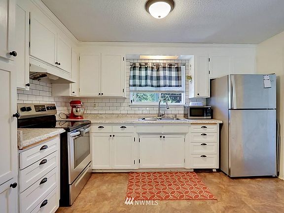 5th image of 8812 Highland Ave SW