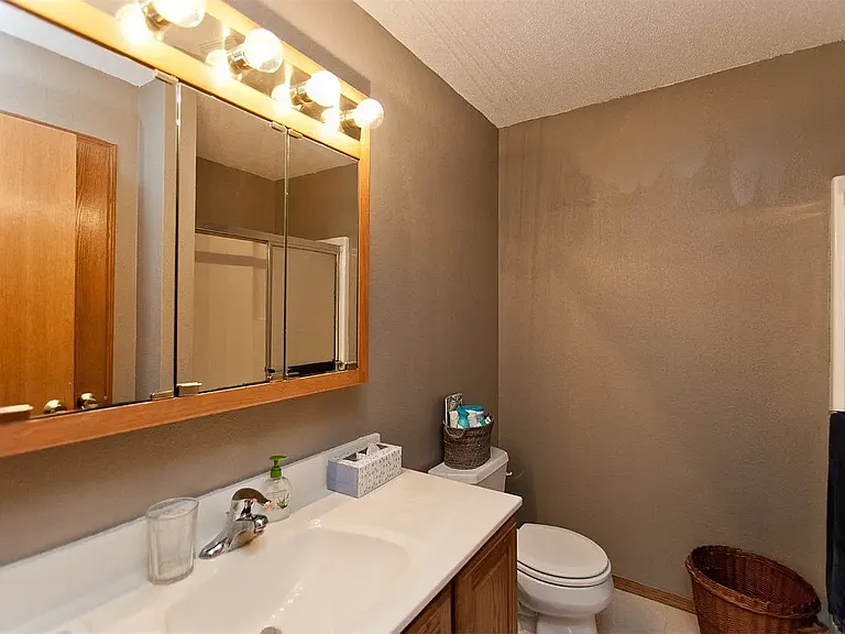2405 Taylor Ave — Photo 13
