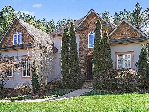 3rd image of 131 Winding Forest Dr