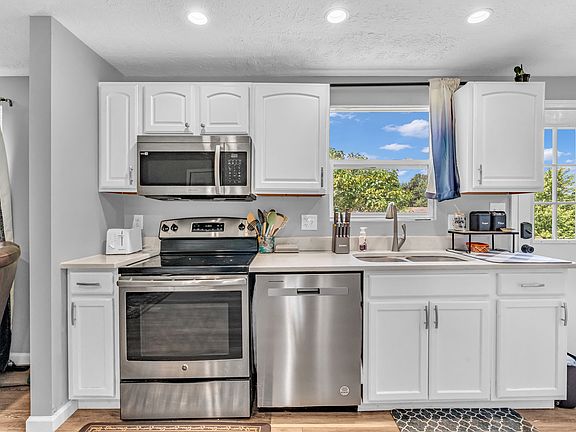 5th image of 114 Pilgrim Ct
