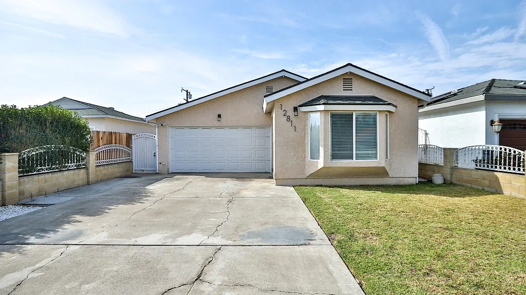 3 bed, 1322 sqft, $4,300 — Photo 2