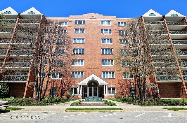 1st image of 1600 E Thacker St APT 207