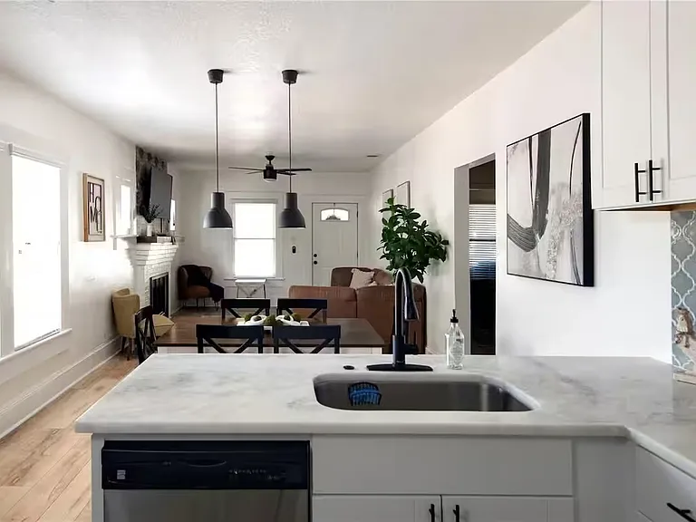 4201 N 15th St — Photo 3
